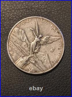 2001 Mexican Libertad 1 ozt/Onza 99.9% Silver/Plata Pura Coin-Mintage 725,000 2001 Mexican Libertad 1 ozt/Onza 99.9% Silver/Plata Pura Coin-Mintage 725,000